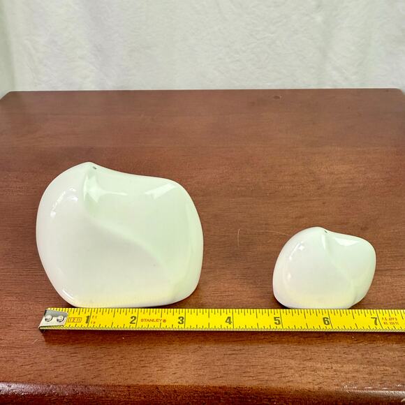 Arabia Finland VTG MCM 2 Salt Shakers Large Small Modern Tooth Shaped Dining - Picture 6 of 7